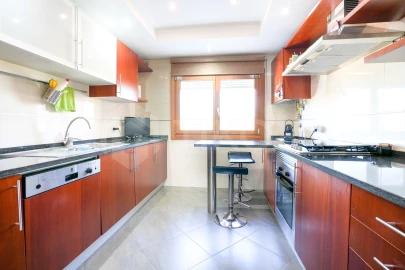 Apartamento T4 para Venda em Camarate, Unhos e Apelação