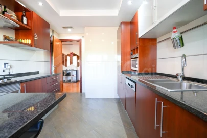 Apartamento T4 para Venda em Camarate, Unhos e Apelação