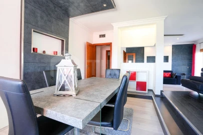 Apartamento T4 para Venda em Camarate, Unhos e Apelação