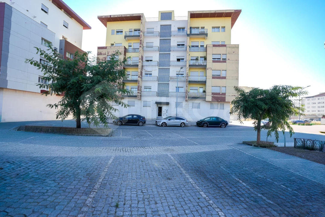 Apartamento T4 para Venda em Camarate, Unhos e Apelação Foto 30