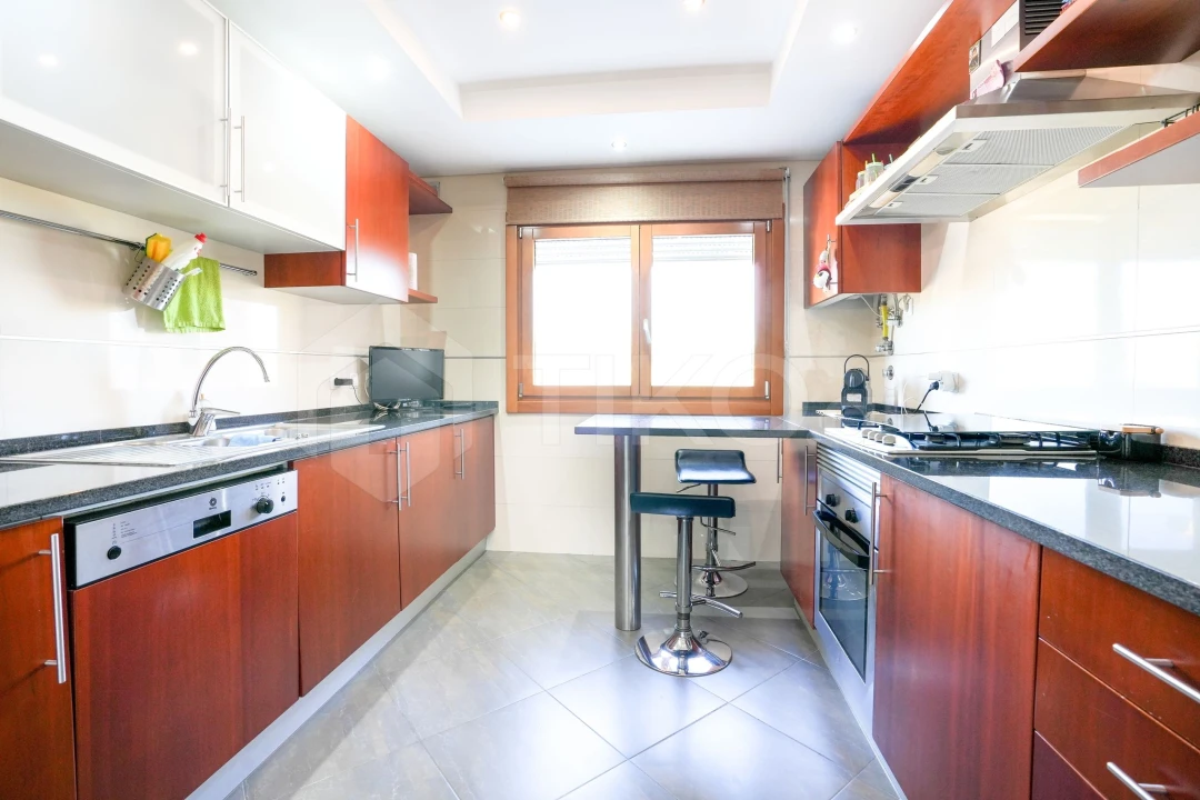 Apartamento T4 para Venda em Camarate, Unhos e Apelação Foto 9