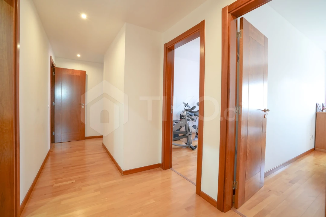 Apartamento T4 para Venda em Camarate, Unhos e Apelação Foto 23