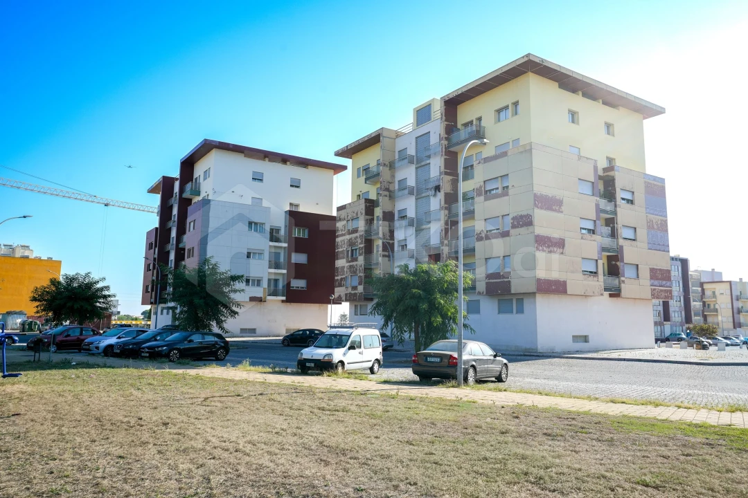 Apartamento T4 para Venda em Camarate, Unhos e Apelação Foto 31