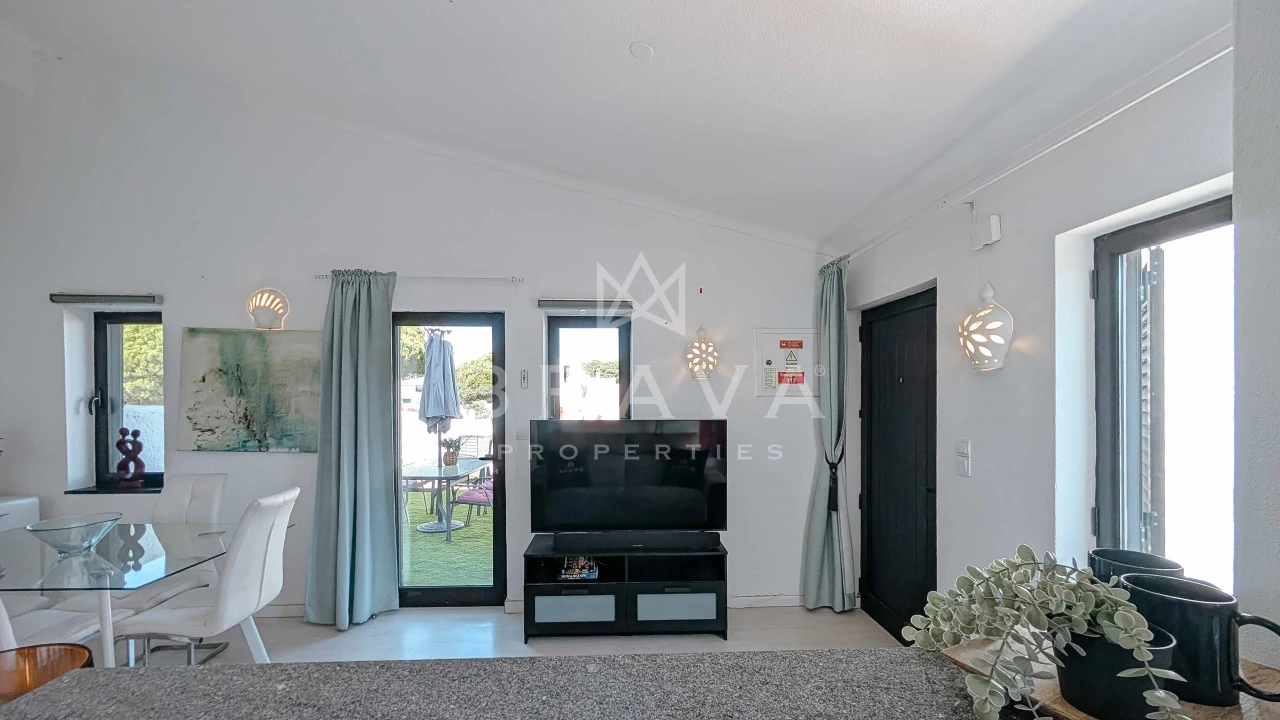 Apartamento T2 para Arrendamento em Quarteira Foto 9