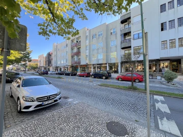 Loja para Venda em Penafiel