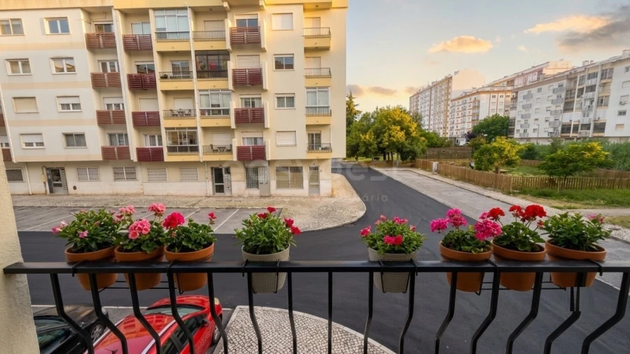 Apartamento T2 para Venda em Venteira