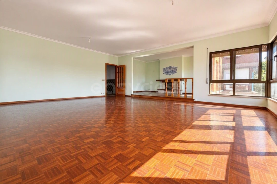 Apartamento T4 para Venda em Santo Antonio dos Olivais Foto 1