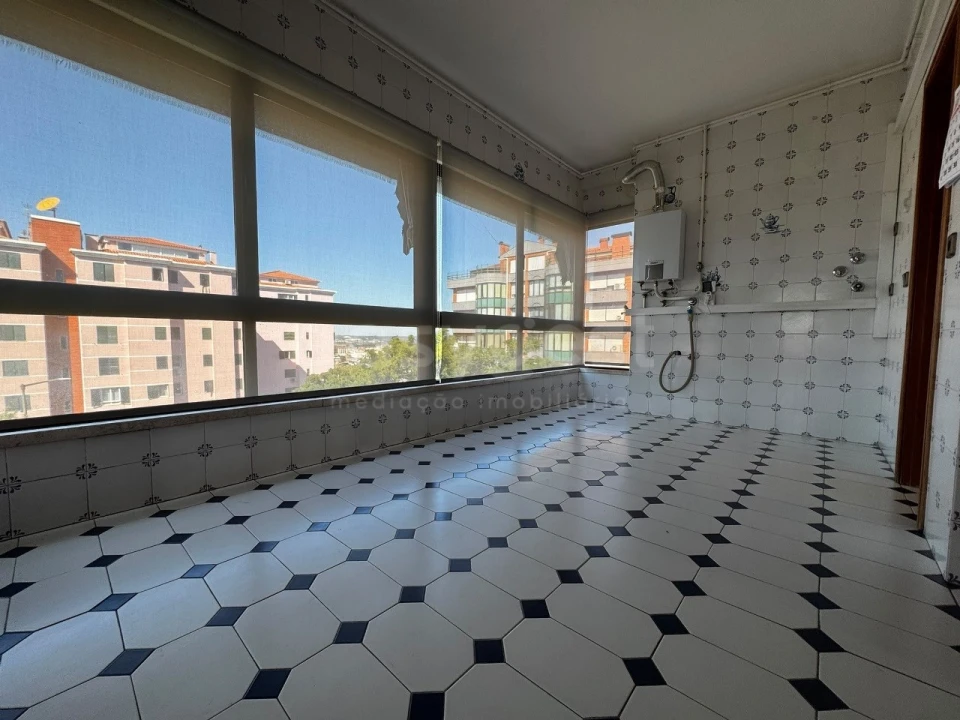 Apartamento T4 para Venda em Santo Antonio dos Olivais Foto 3