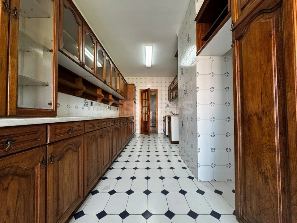 Apartamento T4 para Venda em Santo Antonio dos Olivais Foto 4