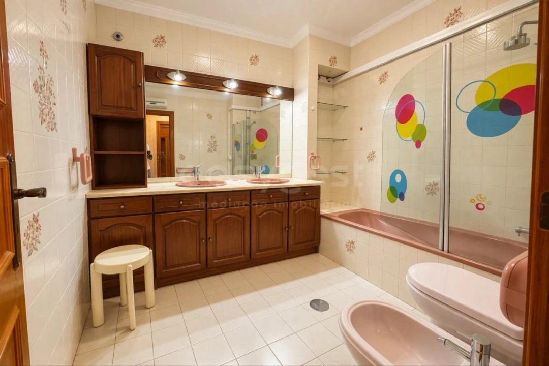 Apartamento T4 para Venda em Santo Antonio dos Olivais Foto 6
