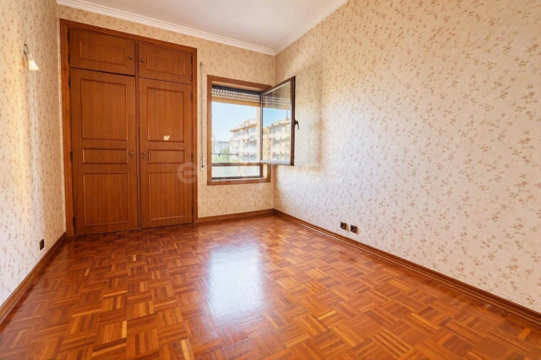 Apartamento T4 para Venda em Santo Antonio dos Olivais Foto 7