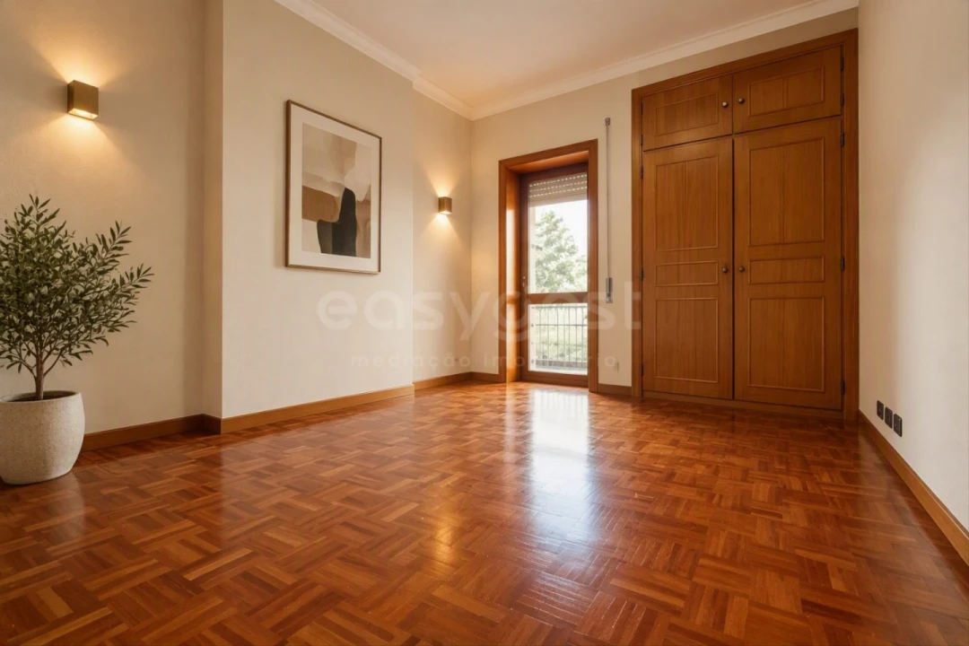 Apartamento T4 para Venda em Santo Antonio dos Olivais Foto 8