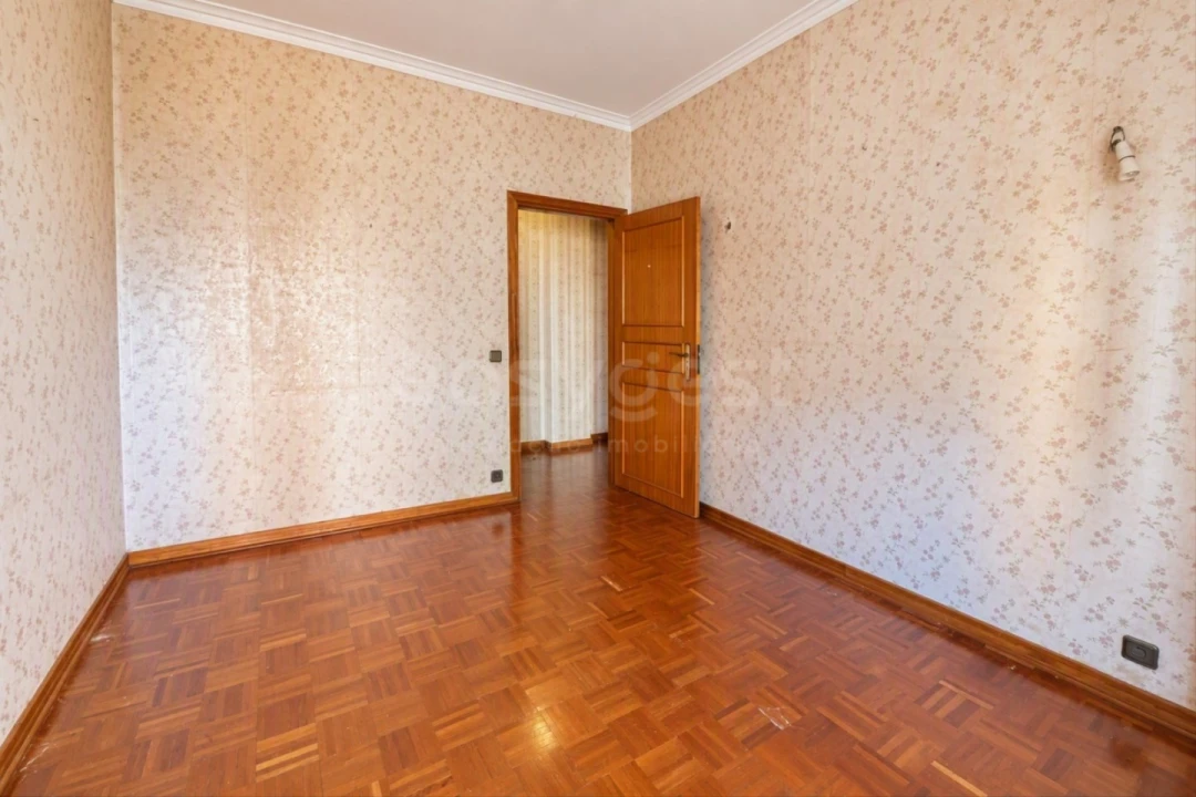 Apartamento T4 para Venda em Santo Antonio dos Olivais Foto 9