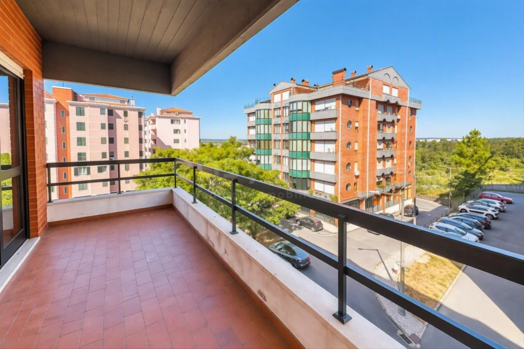Apartamento T4 para Venda em Santo Antonio dos Olivais Foto 10