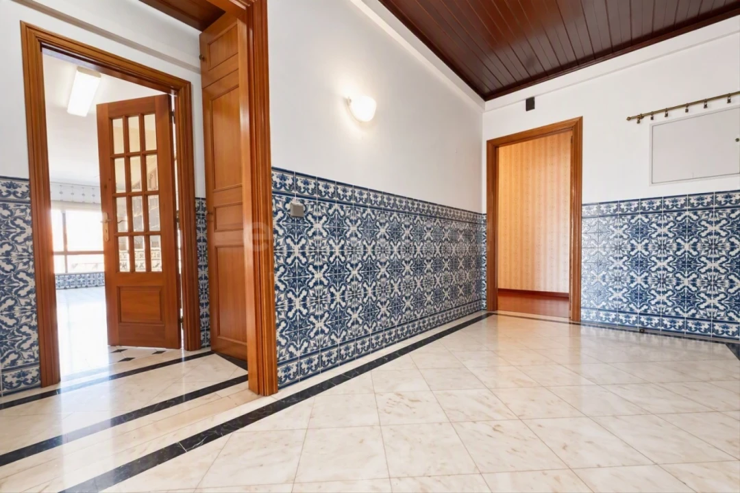 Apartamento T4 para Venda em Santo Antonio dos Olivais Foto 11