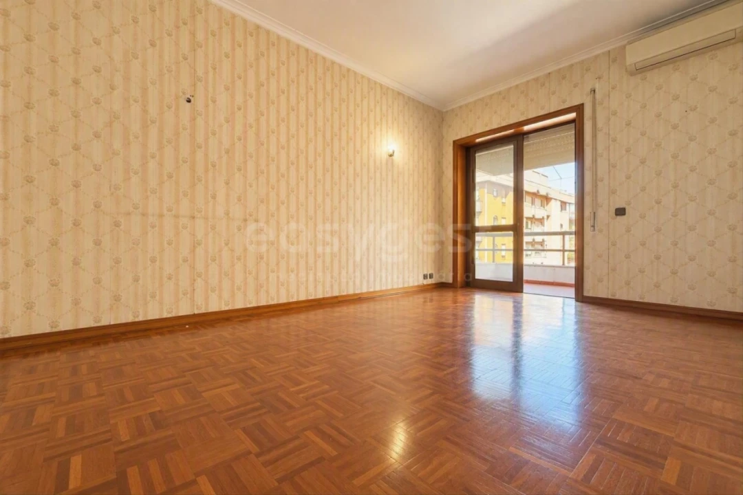 Apartamento T4 para Venda em Santo Antonio dos Olivais Foto 12