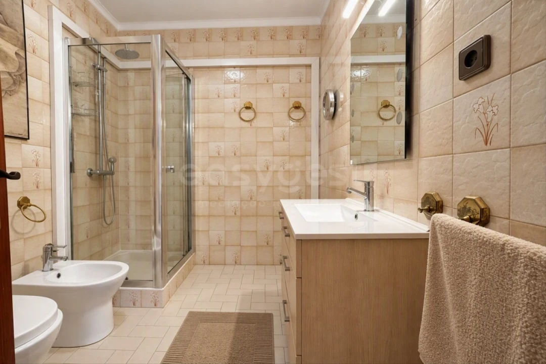 Apartamento T4 para Venda em Santo Antonio dos Olivais Foto 13