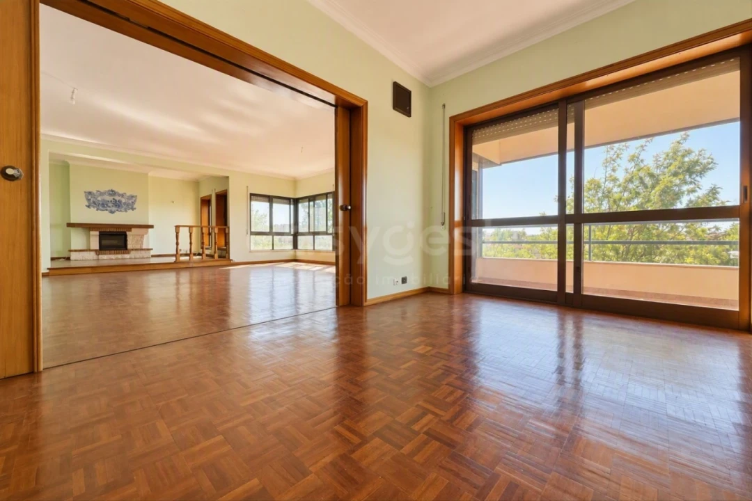 Apartamento T4 para Venda em Santo Antonio dos Olivais Foto 14