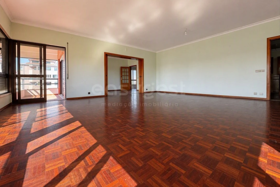 Apartamento T4 para Venda em Santo Antonio dos Olivais Foto 15