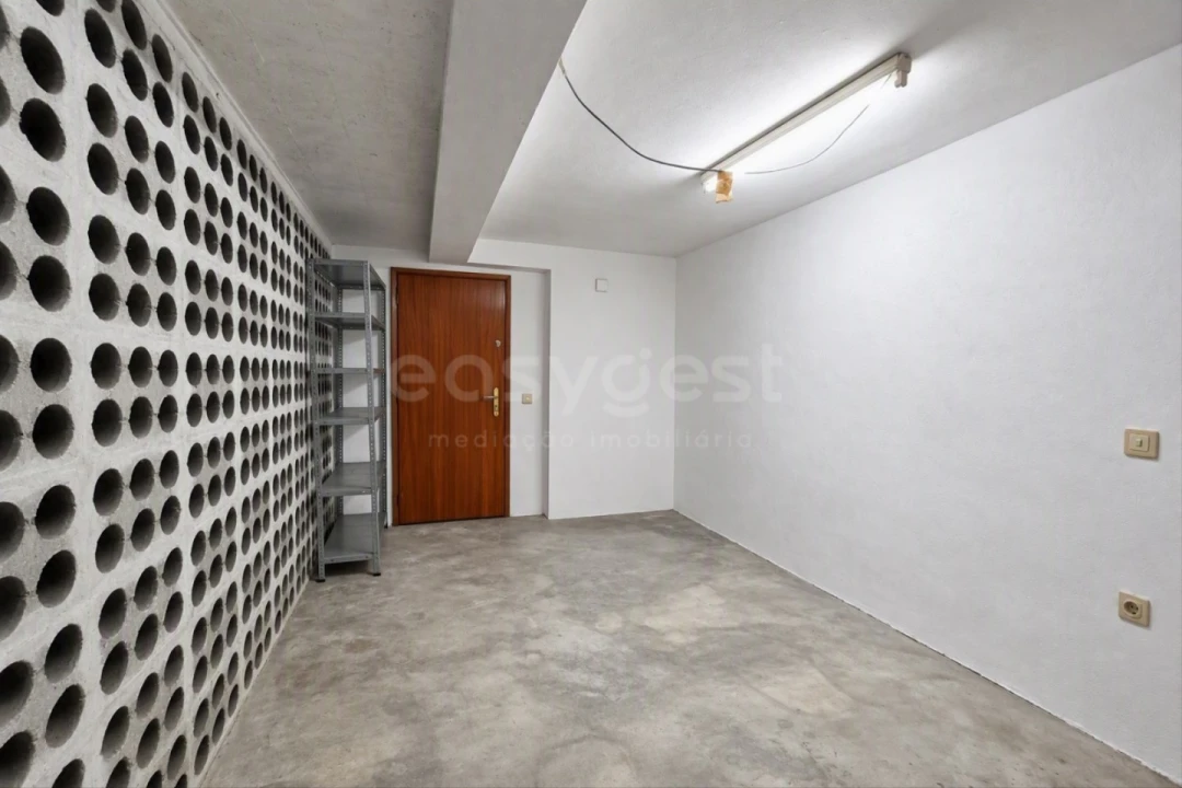 Apartamento T4 para Venda em Santo Antonio dos Olivais Foto 20