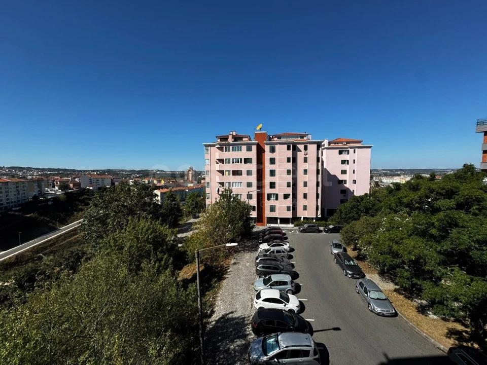Apartamento T4 para Venda em Santo Antonio dos Olivais Foto 22