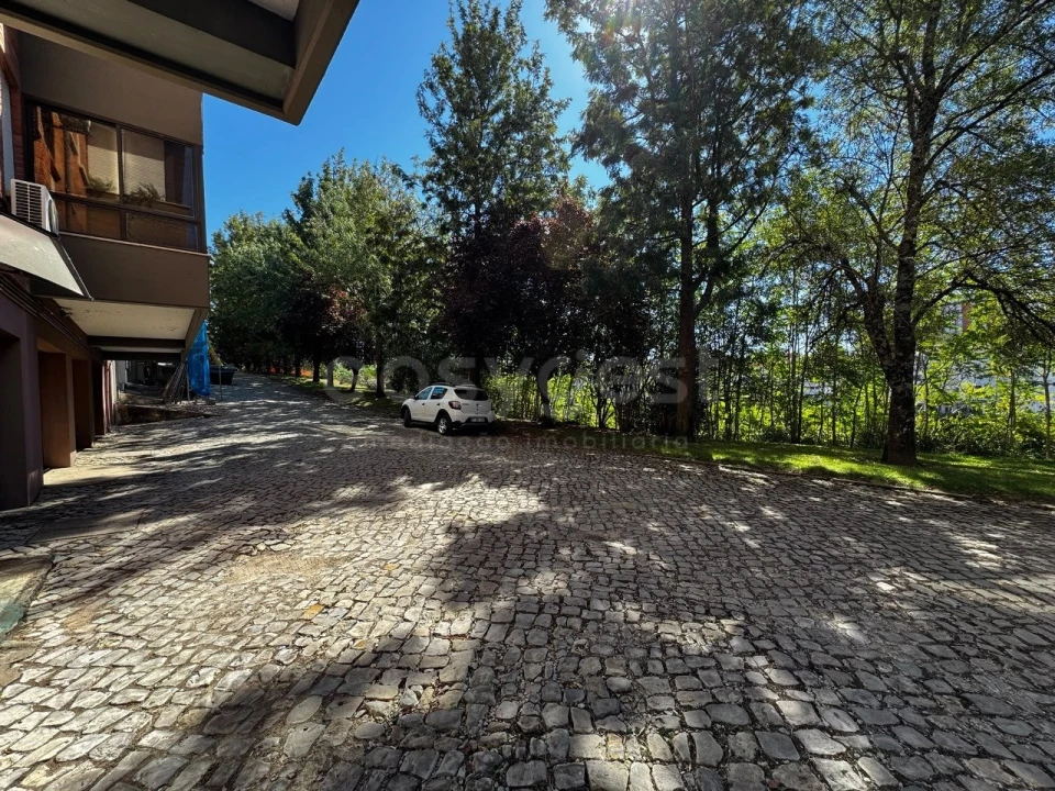 Apartamento T4 para Venda em Santo Antonio dos Olivais Foto 23