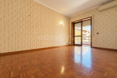 Apartamento T4 para Venda em Santo Antonio dos Olivais