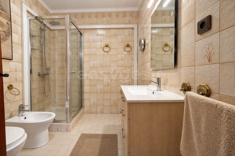 Apartamento T4 para Venda em Santo Antonio dos Olivais Foto 13