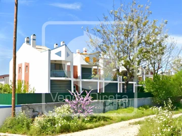 Moradia T3 para Venda em Ferreiras