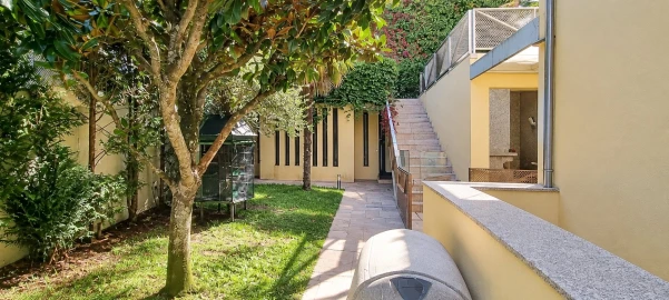 Moradia T6 para Venda em Santo Antonio dos Olivais
