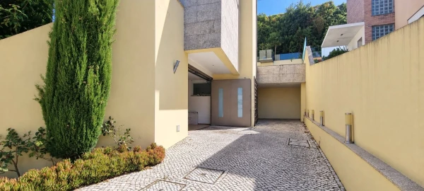 Moradia T6 para Venda em Santo Antonio dos Olivais
