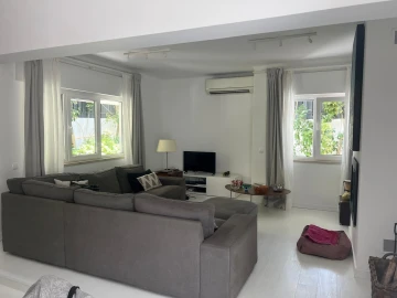 Moradia T4 para Venda em Carcavelos e Parede