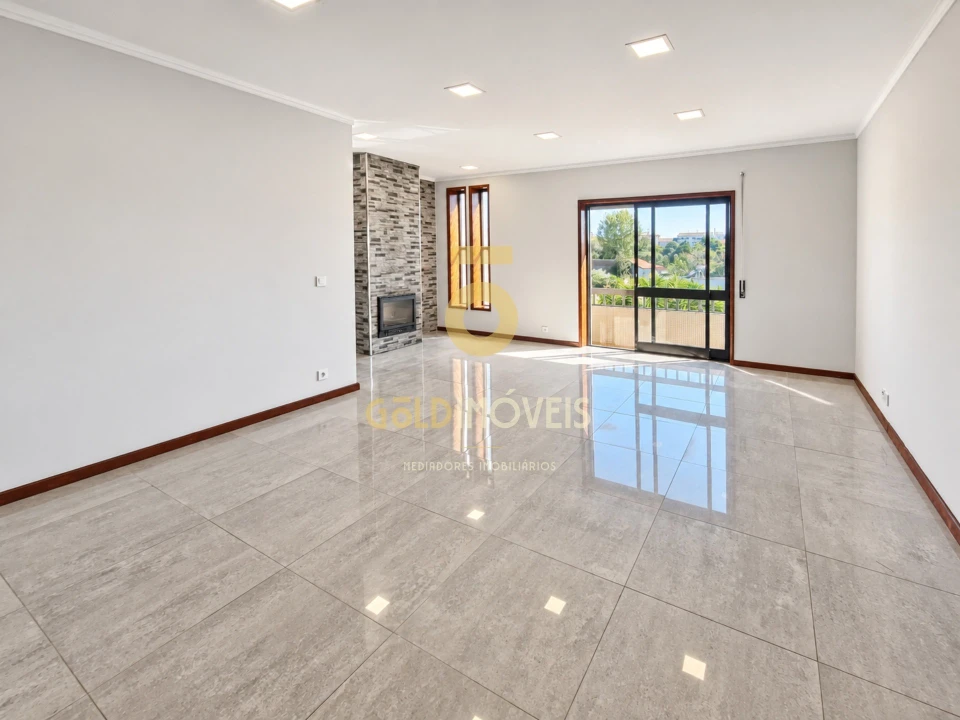 Apartamento T3 para Venda em Paços de Brandão Foto 8
