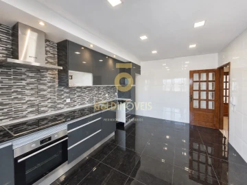Apartamento T3 para Venda em Paços de Brandão