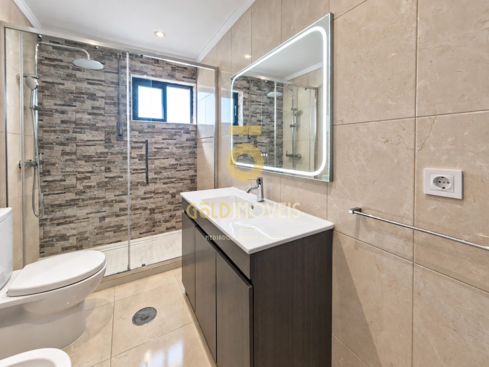 Apartamento T3 para Venda em Paços de Brandão Foto 14