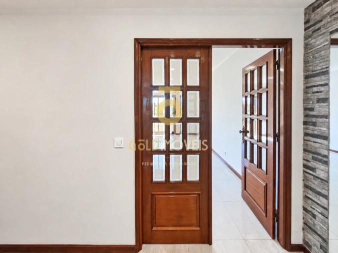 Apartamento T3 para Venda em Paços de Brandão Foto 7
