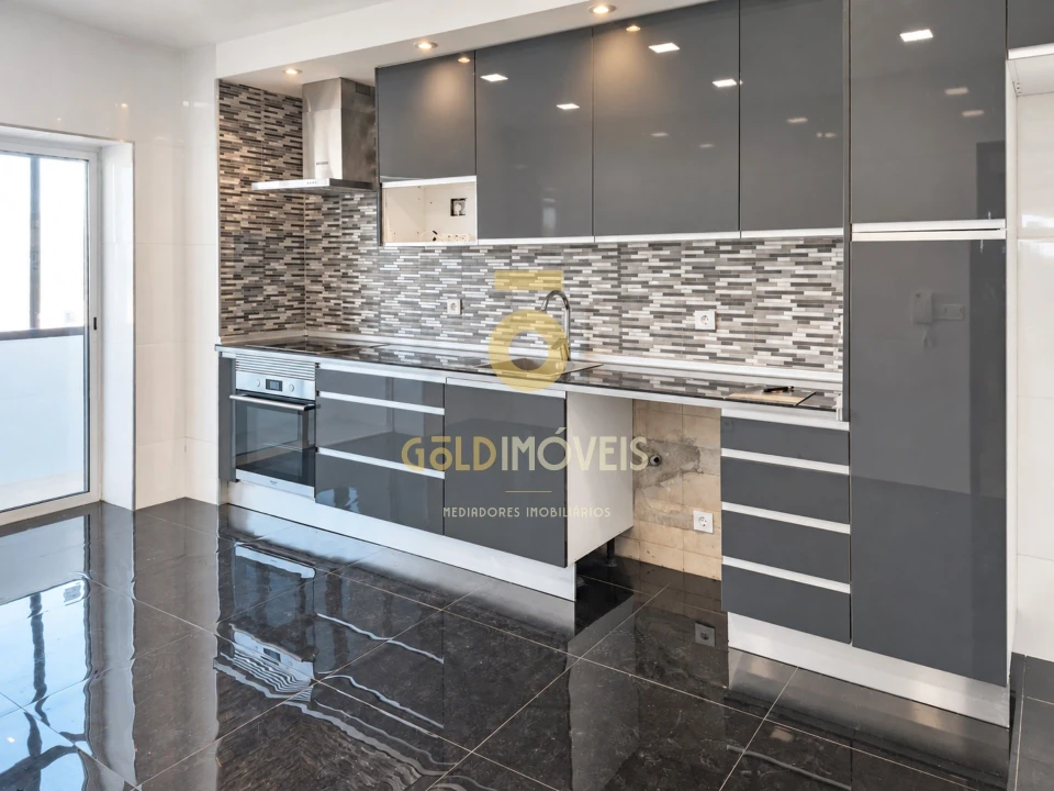 Apartamento T3 para Venda em Paços de Brandão Foto 3
