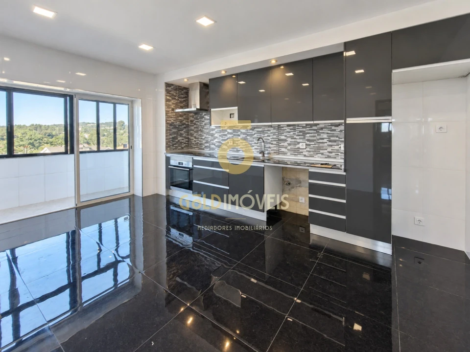 Apartamento T3 para Venda em Paços de Brandão Foto 1
