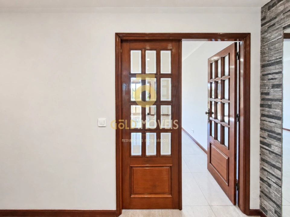 Apartamento T3 para Venda em Paços de Brandão Foto 7