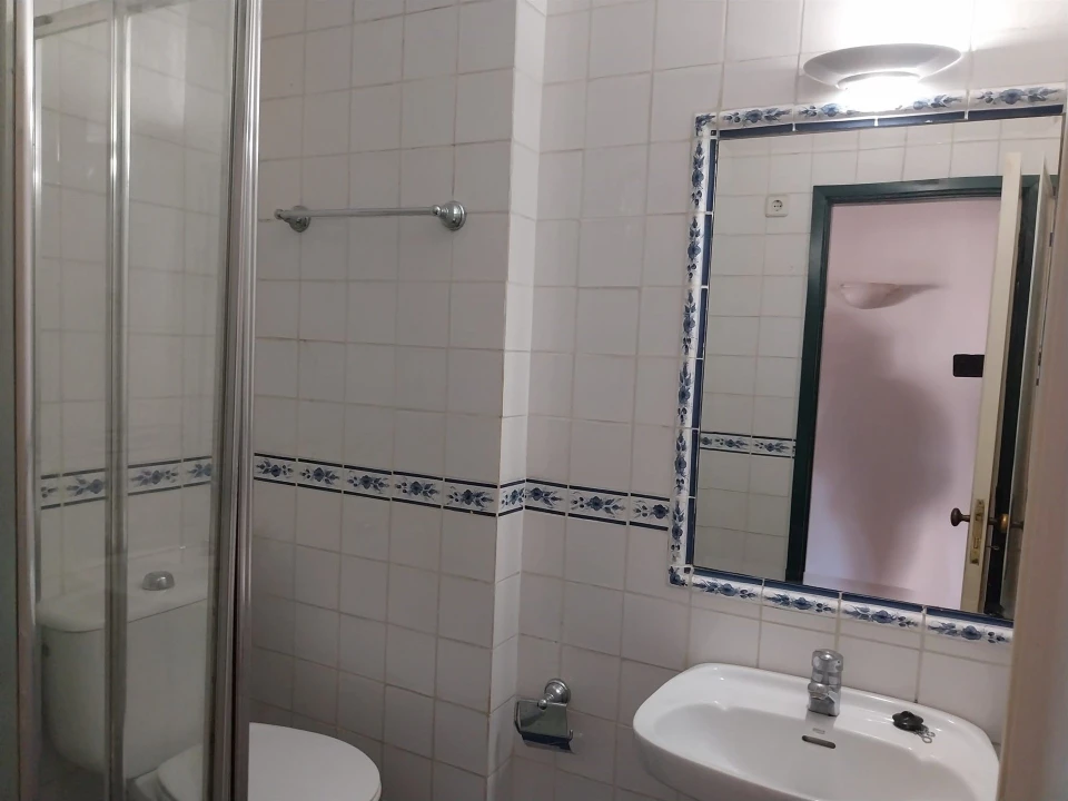 Apartamento T3 para Arrendamento em Sé Nova, Santa Cruz, Almedina e São Bartolomeu Foto 12