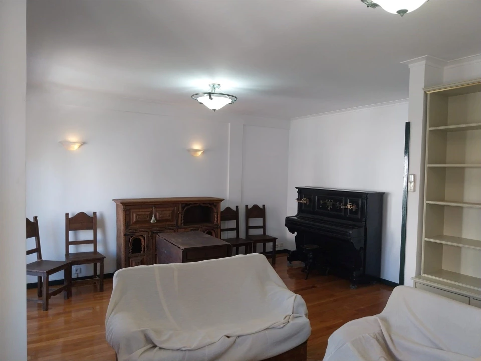 Apartamento T3 para Arrendamento em Sé Nova, Santa Cruz, Almedina e São Bartolomeu Foto 5