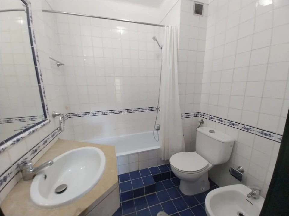 Apartamento T3 para Arrendamento em Sé Nova, Santa Cruz, Almedina e São Bartolomeu Foto 10