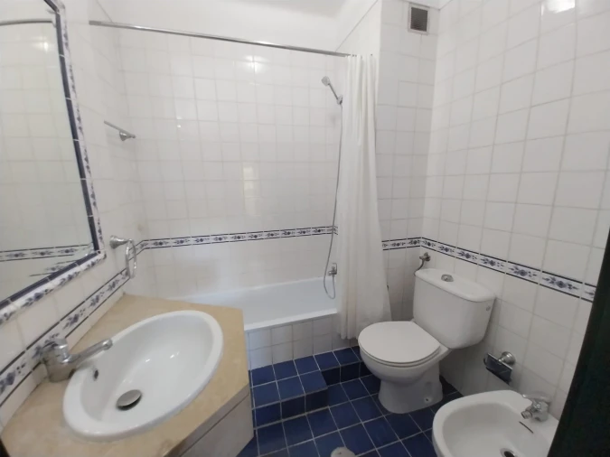 Apartamento T3 para Arrendamento em Sé Nova, Santa Cruz, Almedina e São Bartolomeu Foto 10