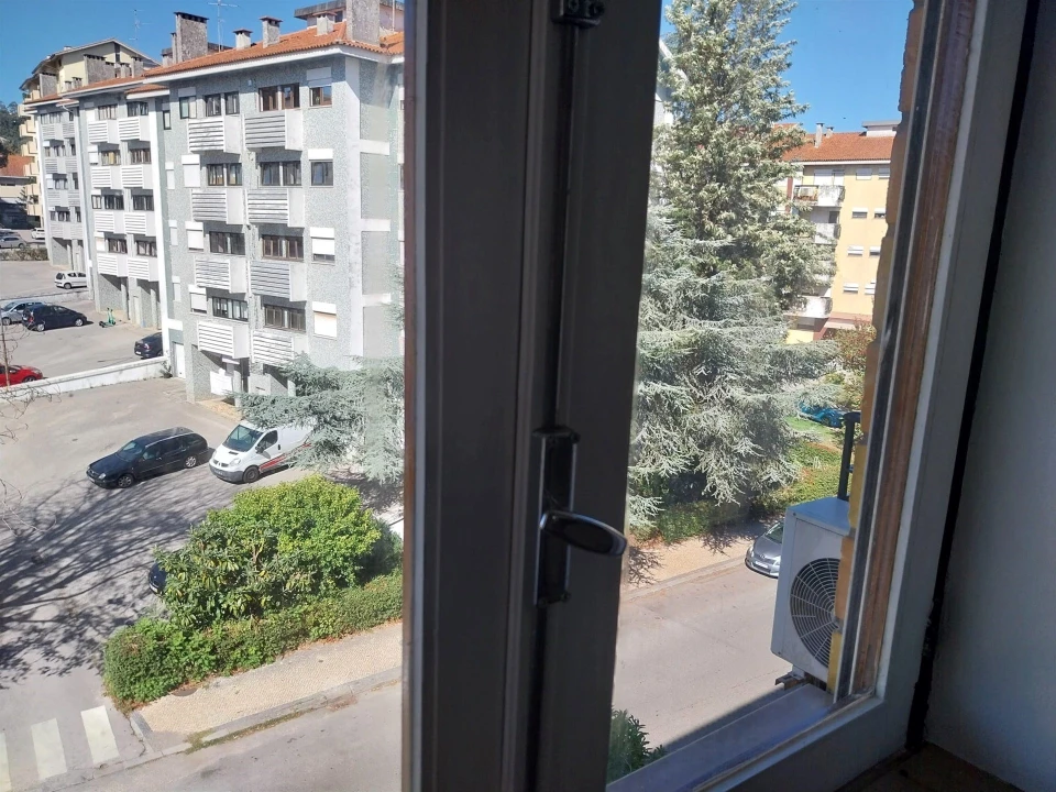 Apartamento T3 para Arrendamento em Sé Nova, Santa Cruz, Almedina e São Bartolomeu Foto 15