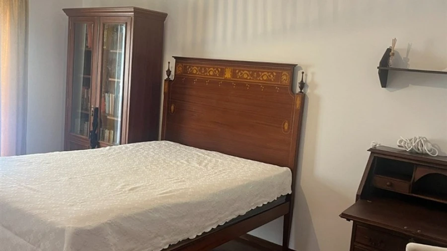 Quarto para Arrendamento em Santo Antonio dos Olivais