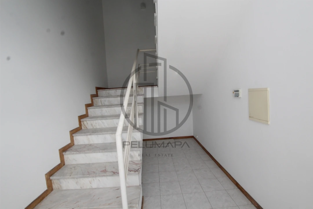 Armazém para Venda em Esmeriz e Cabeçudos Foto 8