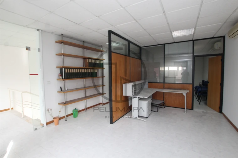 Armazém para Venda em Esmeriz e Cabeçudos Foto 14