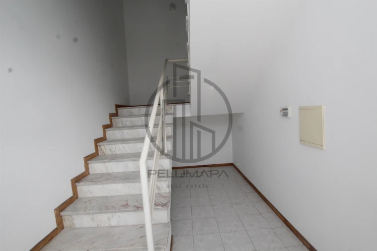 Armazém para Venda em Esmeriz e Cabeçudos Foto 8