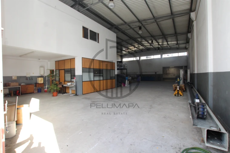 Armazém para Venda em Esmeriz e Cabeçudos Foto 2