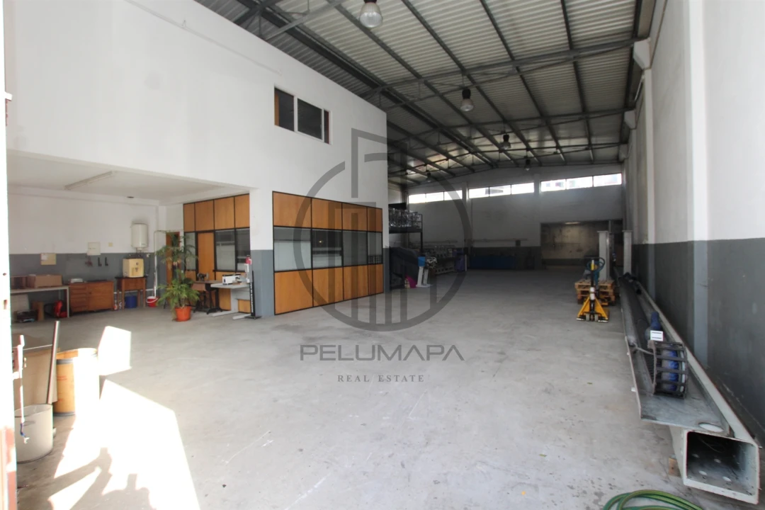 Armazém para Venda em Esmeriz e Cabeçudos Foto 2